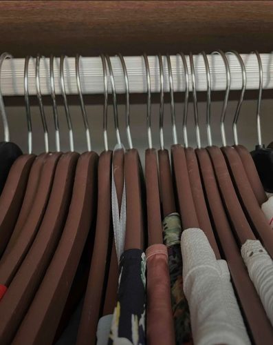 FULLTREND Ahşap Görünümlü Plastik Askı 12 Adet Kıyafet Ve Elbise Askısı Kahverengi photo review